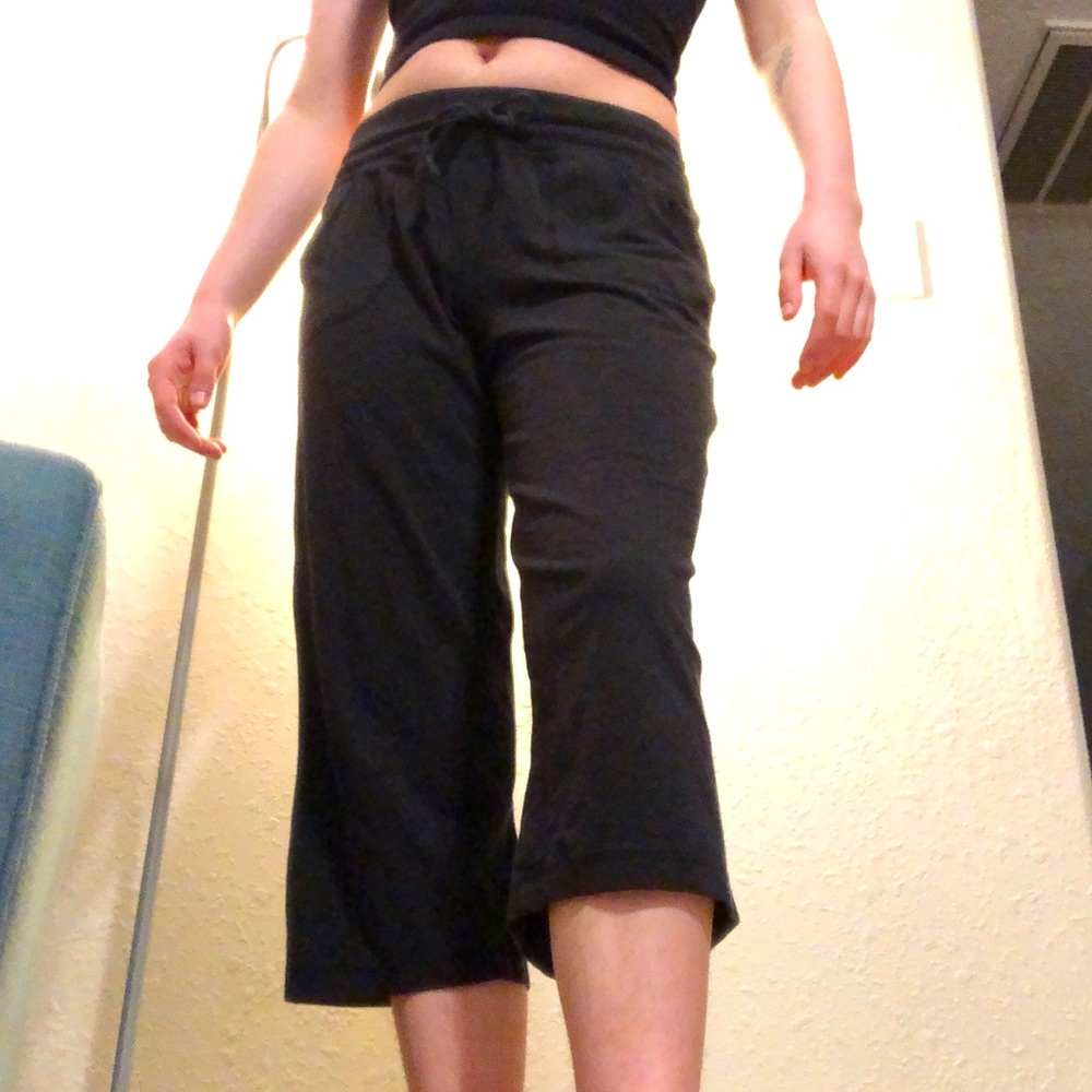black exercise capris